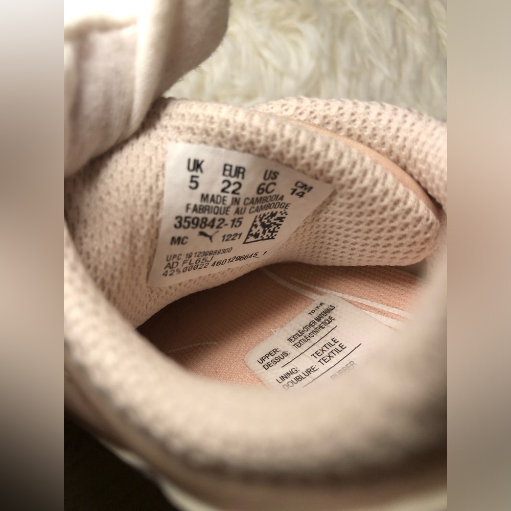 Puma Kids Sneakers - Soft Pink and White size 6 - Picture 12 of 16